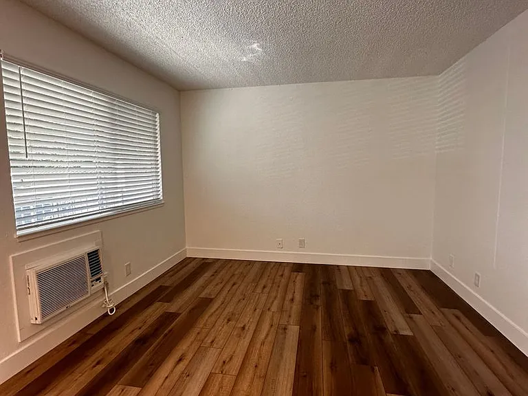 212 Boulder Creek Dr — Photo 2