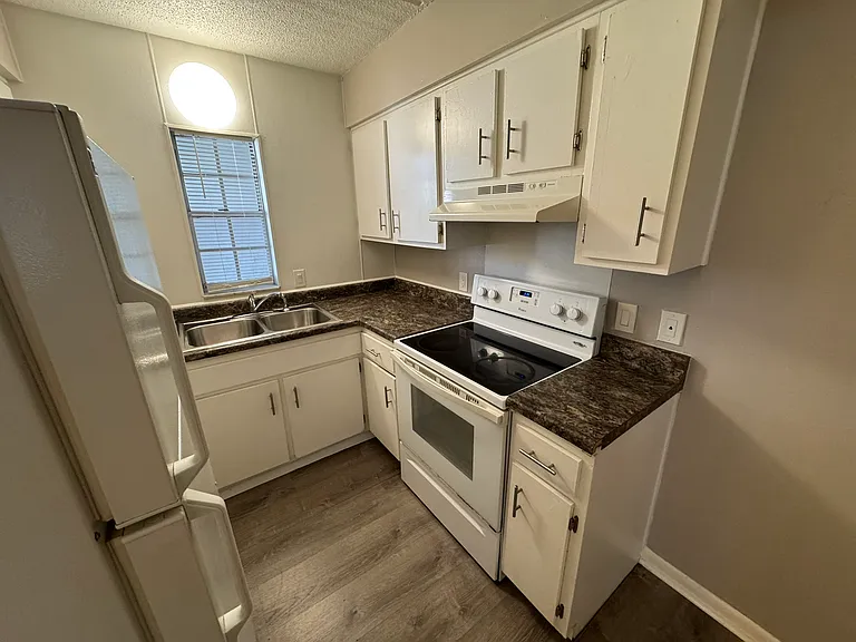 330 45th Ave S #5 — Photo 10