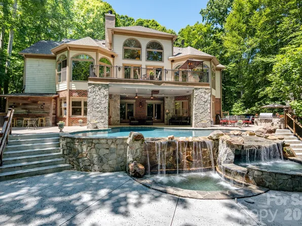 1090 N Saunders Dr, Catawba, NC 28609