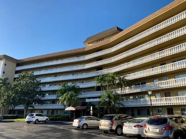 8950 Park Blvd APT 610, Seminole, FL 33777