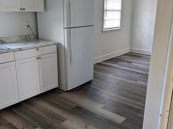3rd image of 601 Royal Ave