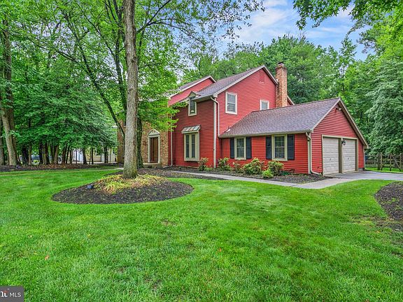 3rd image of 19 Red Oak Dr