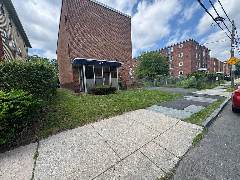 27 Huntington St #AA1 — Photo 10