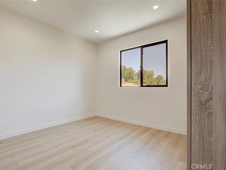 13502 Bessemer St — Photo 22