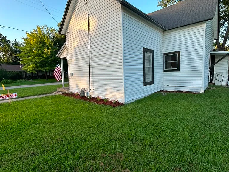 426 N Clements St — Photo 3