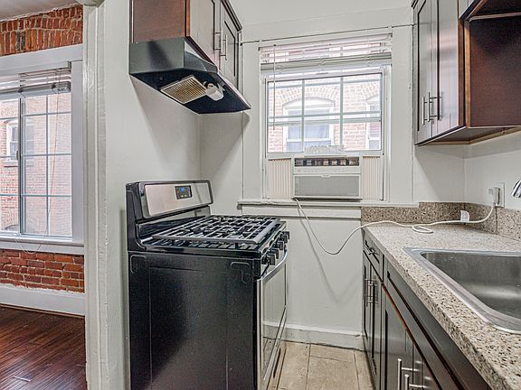 3rd image of 1110 S Lake St APT 307