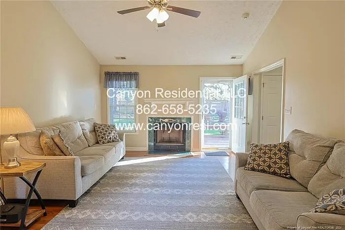 106 Liberty Ct — Photo 2