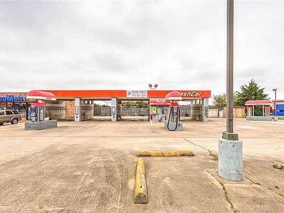 3rd image of 1920 Park Springs Blvd