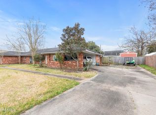 903 Oak Dr, Breaux Bridge, LA 70517