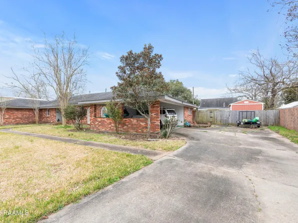 903 Oak Dr, Breaux Bridge, LA 70517