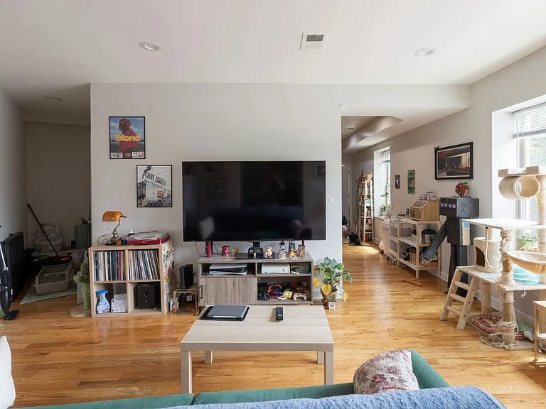 2035 W Touhy Ave #1 — Photo 1