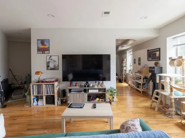 2035 W Touhy Ave #1, Chicago, IL 60645