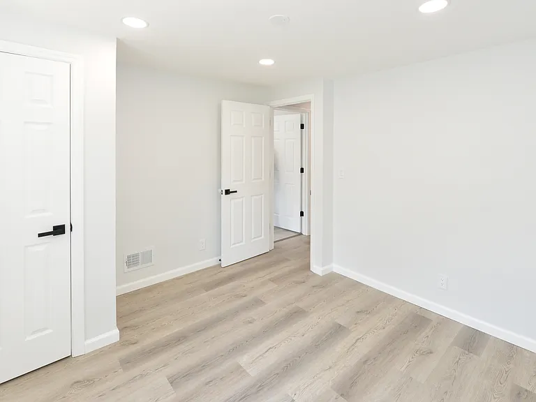 19-21 11th St #2 — Photo 9
