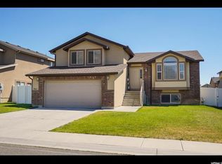 867 W Pebble Brook Dr, Pleasant View, UT 84404