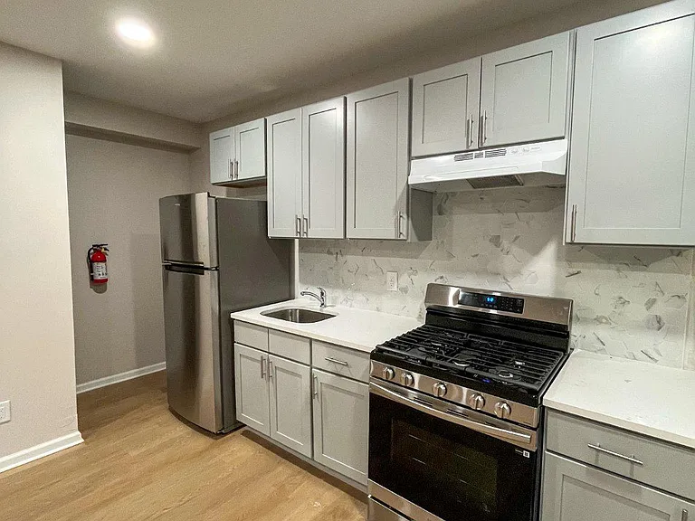 200 Fulton St — Photo 4