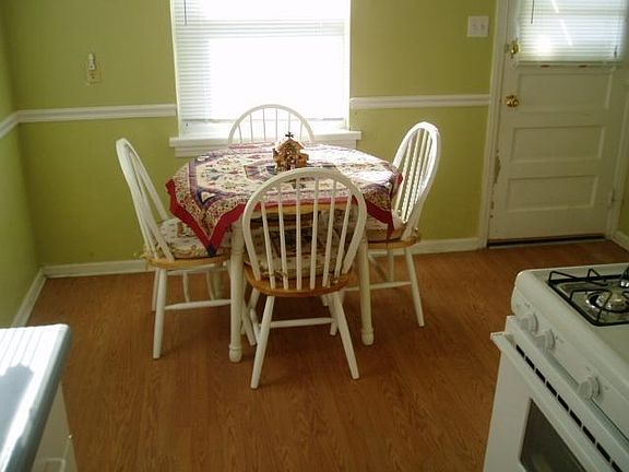 4th image of 2347 Mundale Ave