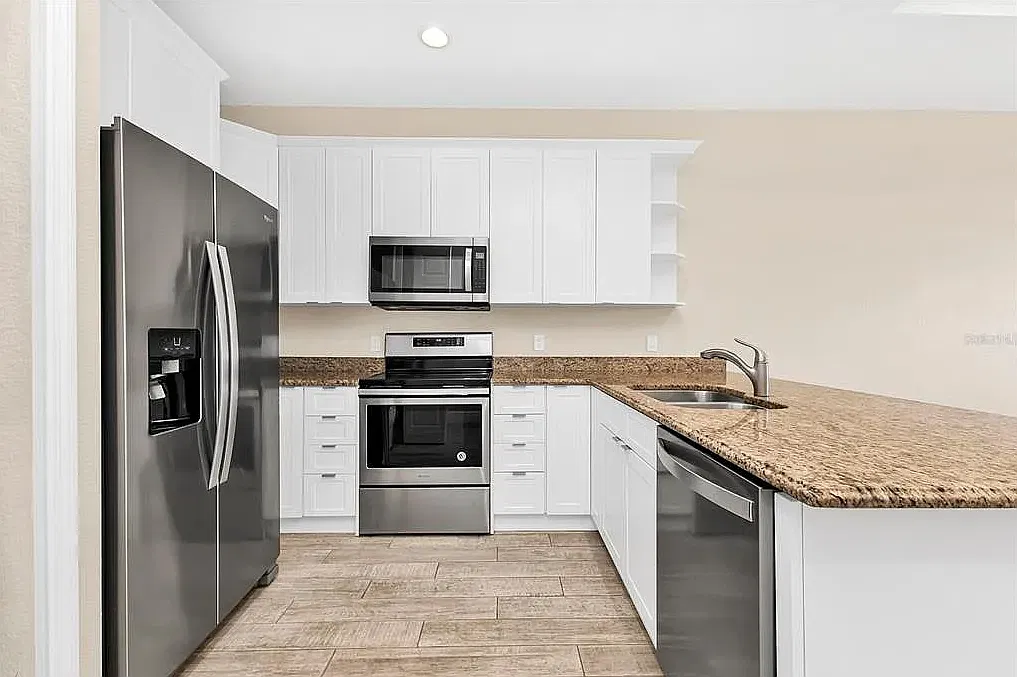 2 bed, 975 sqft, $1,400 — Photo 3