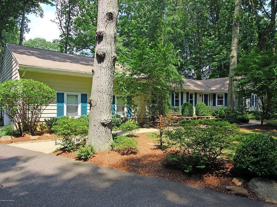 1st image of 104 Oak Gln