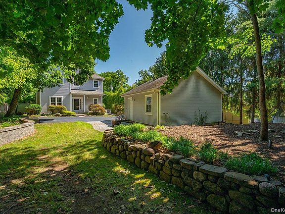 4th image of 76 Smith Avenue