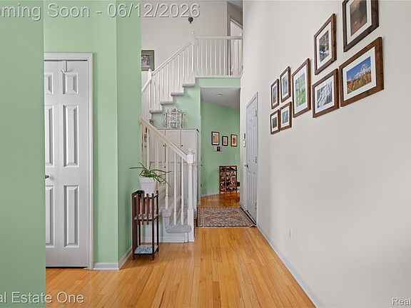 3rd image of 731 E Bluff Ct