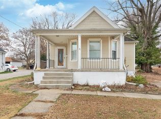820 W Pearl St, Staunton, IL 62088