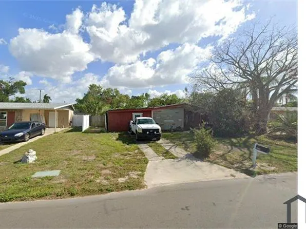 6231 Columbia Dr, Bradenton, FL 34207