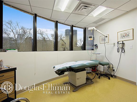 5th image of 345 E 37th St Rm 320