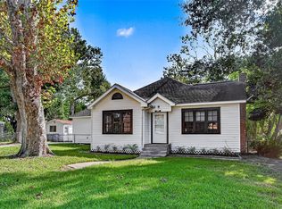 321 S Arcola St, Angleton, TX 77515