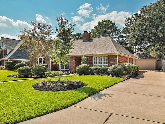 3rd image of 15974 Knolls Lodge Dr