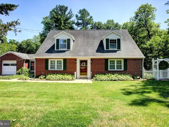 2 Orange St, Mount Holly Springs, PA 17065