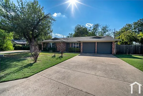 4 bed, 1660 sqft, $2,880 — Photo 3