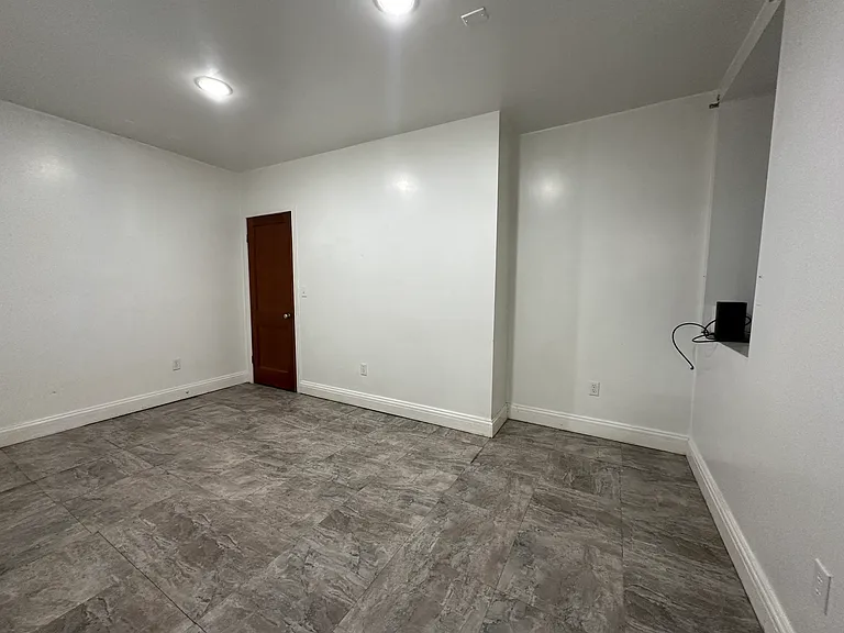 719 Main St #6 — Photo 9