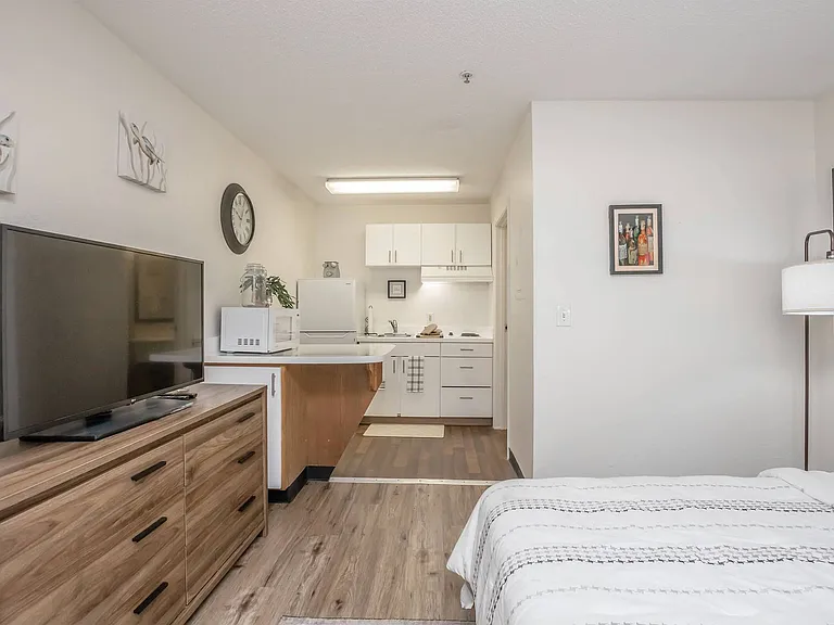 Vivo Living Forest Hills — Photo 17