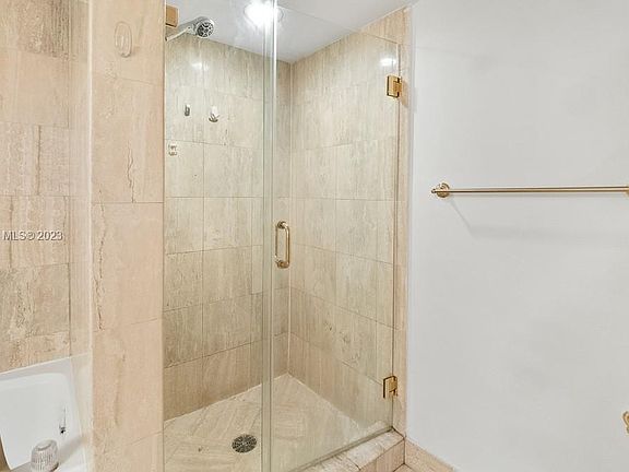 5th image of 1800 Sunset Harbour Dr #1211