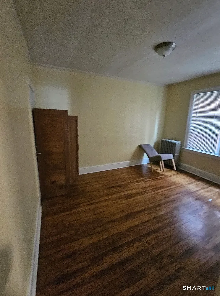 1 bed, 1.0 bath, 800 sqft, $1,295 — Photo 2