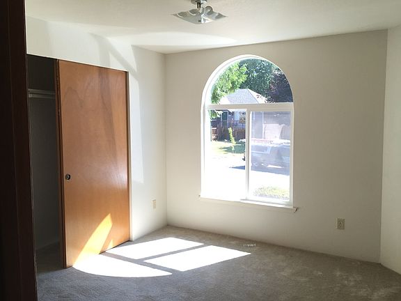 5th image of 1730 93rd Dr SE