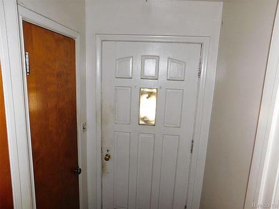 3rd image of 18486 Griggs St