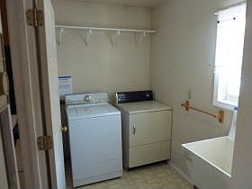 5th image of 805 Greenwood Dr