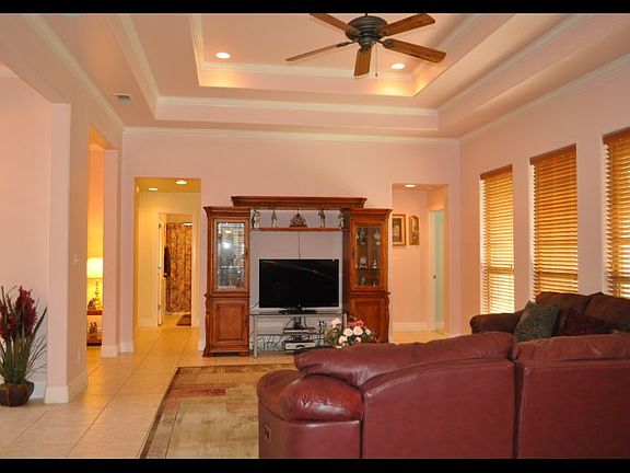 5th image of 5017 Redwood Ave