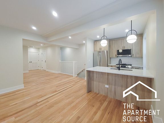 2nd image of 2019 W Ainslie St APT 1