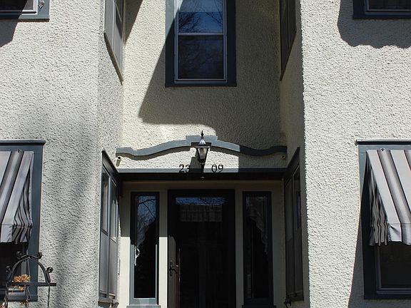 Classic St Paul, 4 unit building.