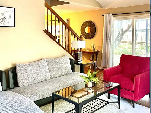 3rd image of 537 Essex Pl