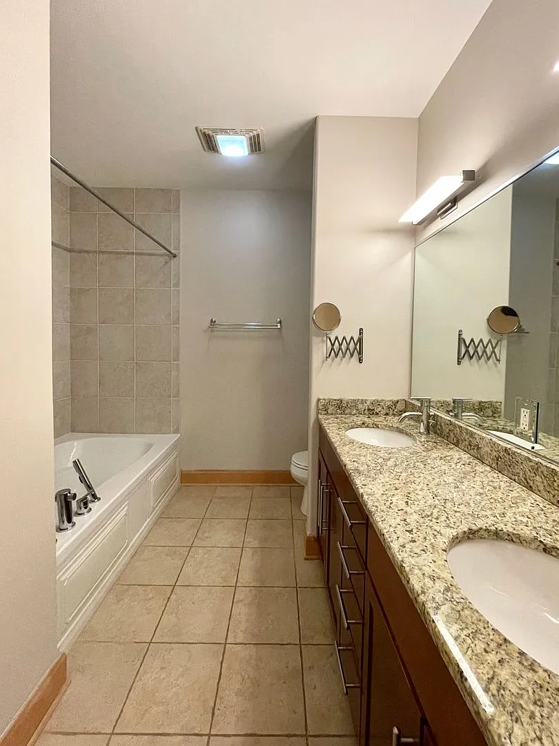 Luxury Top-Floor Condo for Rent — Photo 3