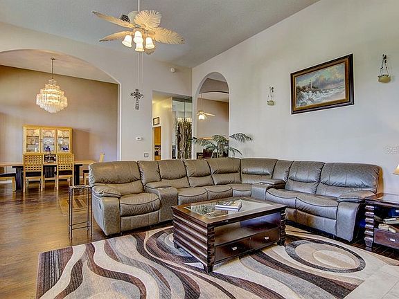 5th image of 3001 Crest Dr