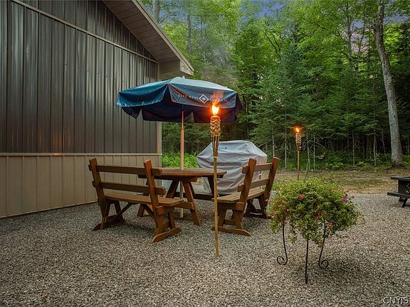 5th image of 10958 Camp Ground Rd