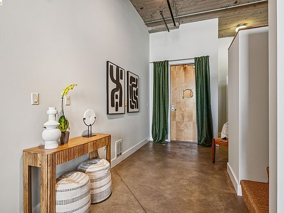 5th image of 201 4th St APT 302