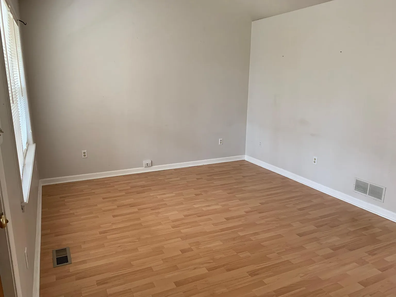 3 bed, 1000 sqft, $1,600 — Photo 2