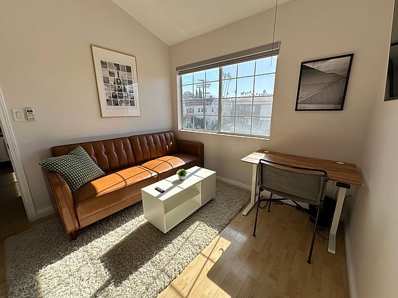 4th image of 400 N Kenmore Ave #2A