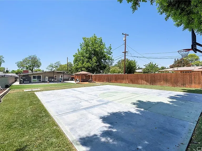 712 N Mountain View Pl — Photo 34