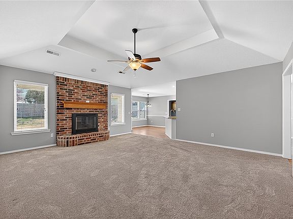 5th image of 2429 Jean St